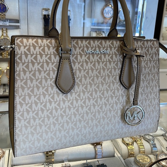 Michael Kors Sheila Medium Ombré Signature Logo Satchel
Husk
NWT - Picture 10 of 16